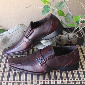 Men's slip-on dress shoes